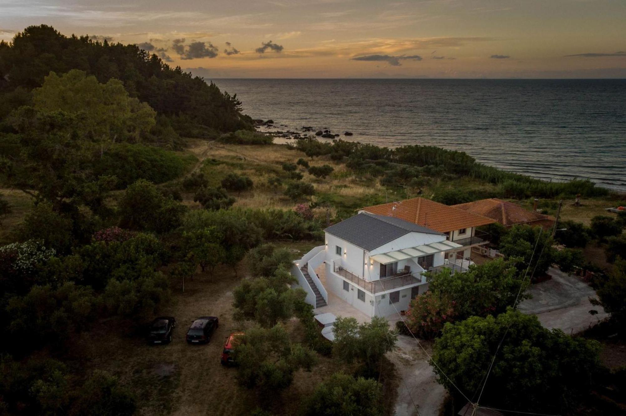 Casa Di Mare - Studios And Apartments On The Beach Ανω Βασιλικος Εξωτερικό φωτογραφία